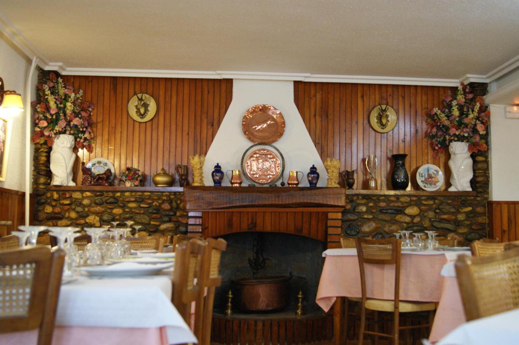Hostal Pirineos Meliz Bielsa Exterior photo