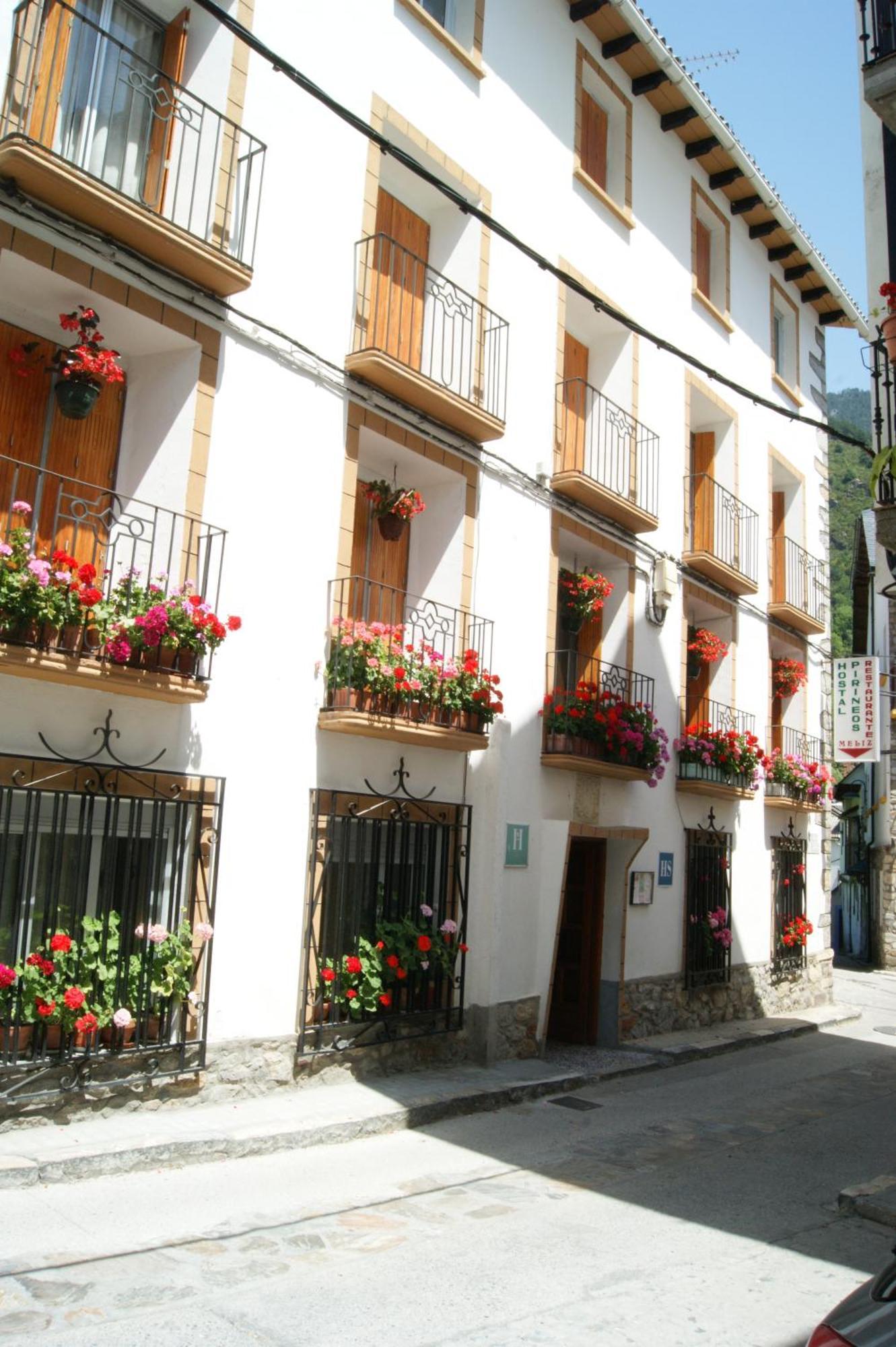 Hostal Pirineos Meliz Bielsa Exterior photo
